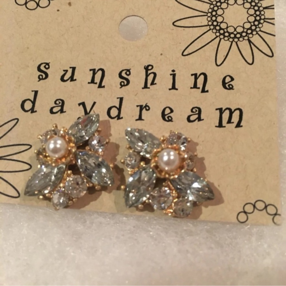 Statement Floral Boutique Earrings - Picture 3 of 4